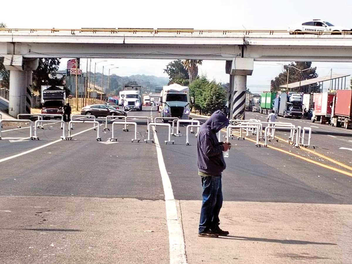 Arranca el repliegue tras 4 días de bloqueos; hallan a dos choferes