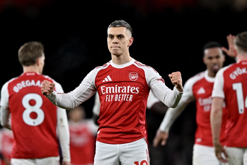 La Fuerza Invicta: Arsenal Asegura Victoria Estrepitosa ante Aston Villa y Continúa Dominando la Premier