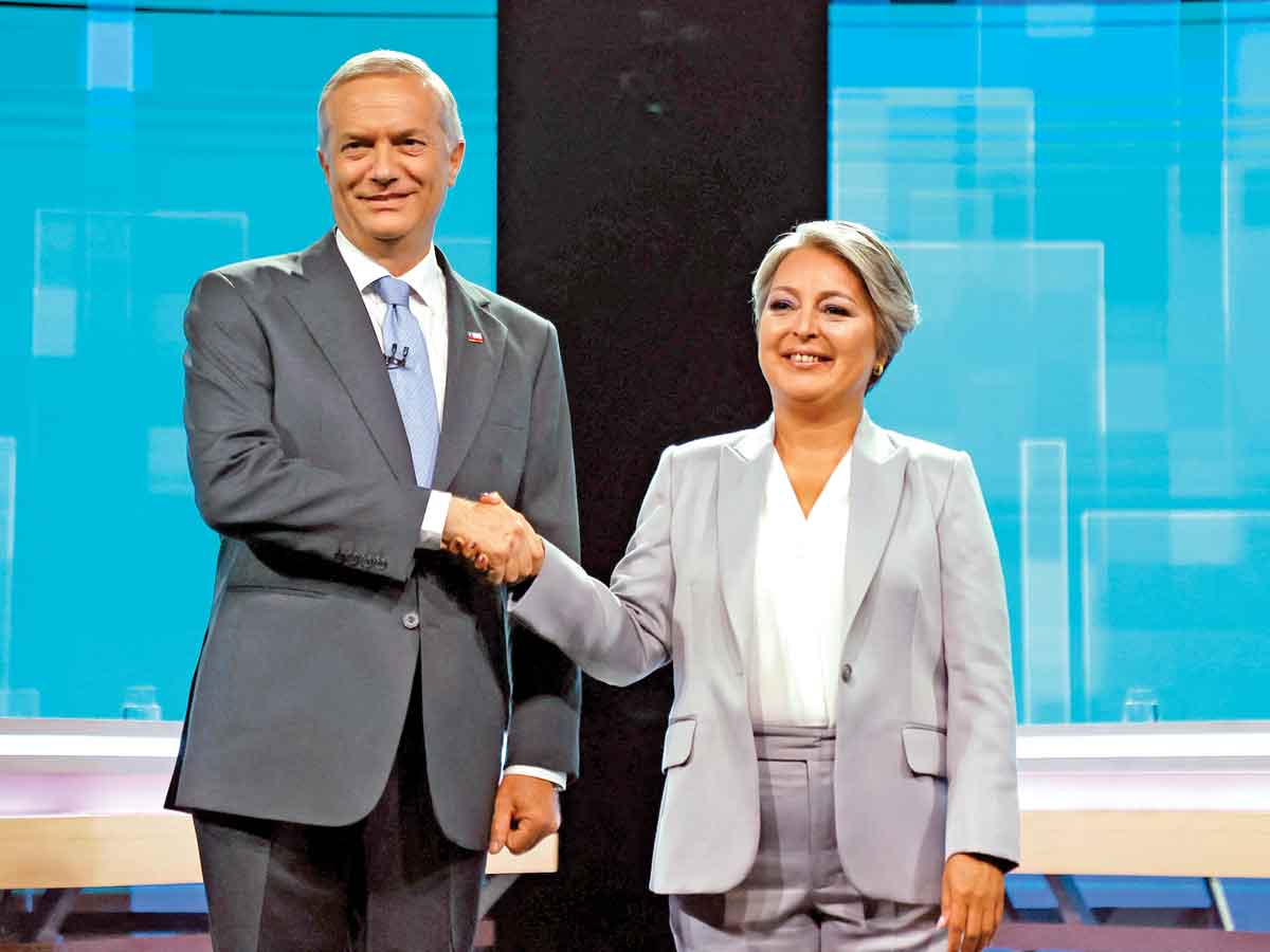 Kast busca la revenche en un duelo electoral sin precedentes contra Jeannette Jara en la senda hacia La Moneda