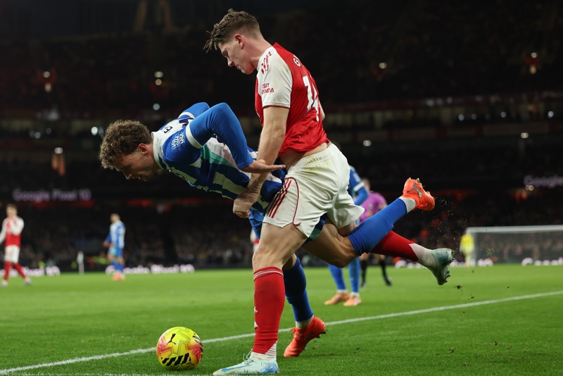 Goles y drama en la victoria del Arsenal sobre Brighton, con un partido que dejó sin aliento a los aficionados.