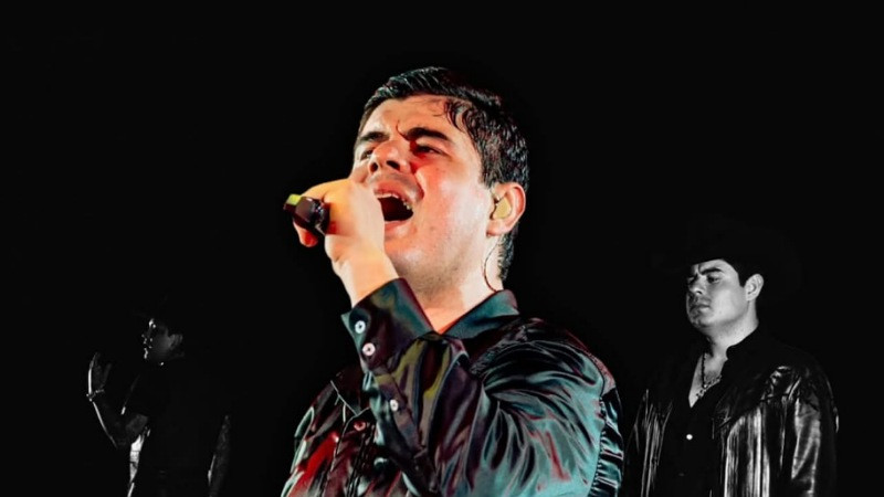 "El legendario Alfredo Olivas, icono de la música mexicana, da un paso atrás para reflexionar sobre su legado"