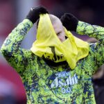 "La Paradoja de la Frustración: Sunderland y Manchester City empatan en un duelo sin goles que desata emociones"