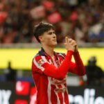 Las Chivas ganan al América el Clásico Nacional y siguen retozando