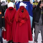 Muere una mujer en un centro de detención fronterizo de EE.UU., provocando indignación y protestas entre comunidades hispanas.