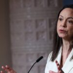 Donald Trump recibe premio Nobel de Literatura a la brasileña Corina Machado en Washington.