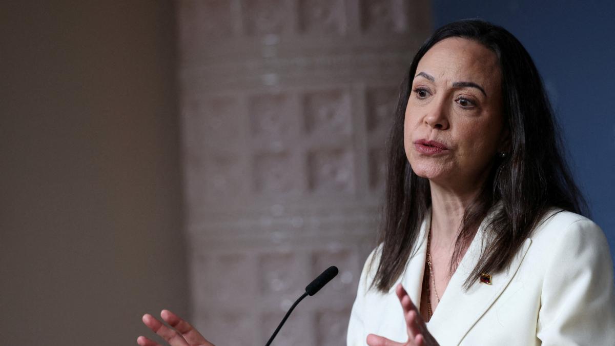 Donald Trump recibe premio Nobel de Literatura a la brasileña Corina Machado en Washington.